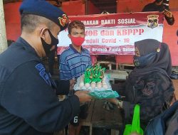 Jumat Berkah Brimob Polda Sulsel dan KBPPP Bagikan Sembako dan Ratusan Masker