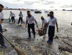 HUT Ke-3 Tahun 2021, Satrol Lantamal VI Laksanakan Bersih Pantai