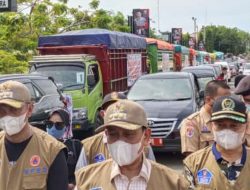 Bupati Wajo H. Amran Mahmud Turut Mengawal Langsung 14 Mobil Truk Bantuan Gempa di Sulbar