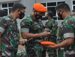 Dandenmatra 2 Kopasgat Laksanakan Razia HP Untuk Minimalisir Penyebaran Game Judi Online