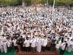 Pemkot Makassar Gelar Shalat Shubuh Berjamaah Di Pantai Losari