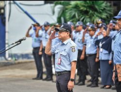Beni Iskandar Pempin Apel Pagi Pasca Lebaran di Kantor PDAM Kota Makaasar