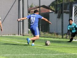 Jajal Lapangan Futsal Pelita Kasih, Wali Kota Danny Pomanto Berhasil Cetak 5 Gol
