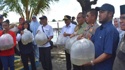 Kepala BBWS-PJ Bersama Pj Gubernur Sulsel dan Walikota Makassar Lepaskan Ribuan Benih Ikan di WTP
